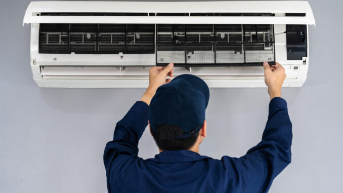 technician-service-removing-air-filter-air-conditioner-cleaning (2)